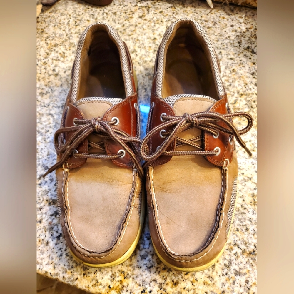 Men's St. John's Bay Leather Boat Shoe Size 9.5 tan & brown